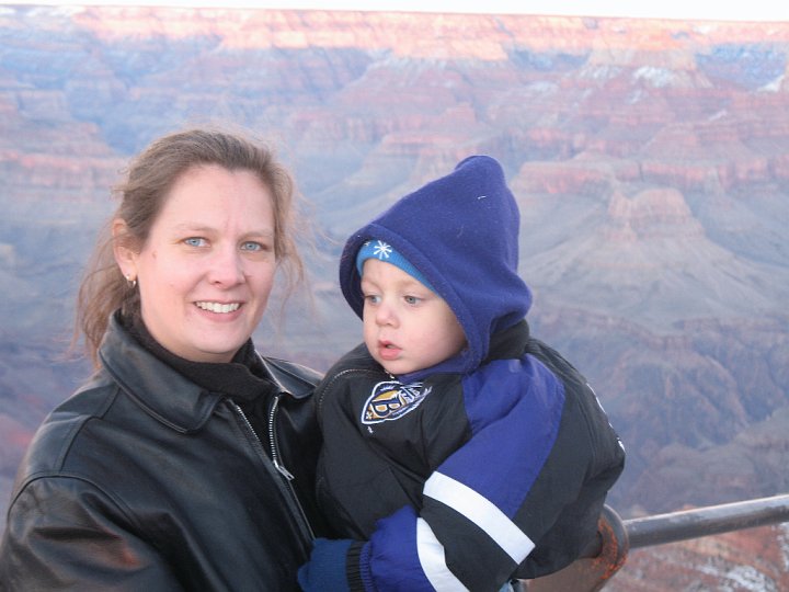 IMG_3965.JPG - Mommy and Alex at the canyon rim.